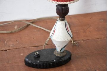 和製アンティーク　深みのある赤色が空間のアクセントになるテーブルスタンド(テーブルランプ、テーブルライト、スタンドライト、卓上照明)(R-083945)