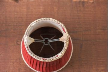 和製アンティーク　深みのある赤色が空間のアクセントになるテーブルスタンド(テーブルランプ、テーブルライト、スタンドライト、卓上照明)(R-083945)