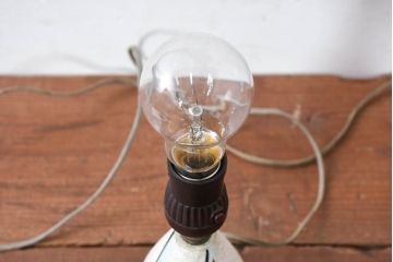 和製アンティーク　深みのある赤色が空間のアクセントになるテーブルスタンド(テーブルランプ、テーブルライト、スタンドライト、卓上照明)(R-083945)