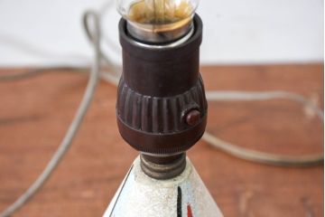 和製アンティーク　深みのある赤色が空間のアクセントになるテーブルスタンド(テーブルランプ、テーブルライト、スタンドライト、卓上照明)(R-083945)