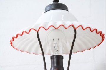 和製アンティーク　赤フリルが素敵!大正ロマンの雰囲気漂うテーブルスタンド(テーブルランプ、テーブルライト、スタンドライト、卓上照明)(R-083946)