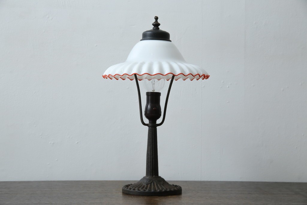 和製アンティーク　赤フリルが素敵!大正ロマンの雰囲気漂うテーブルスタンド　(R-083946)