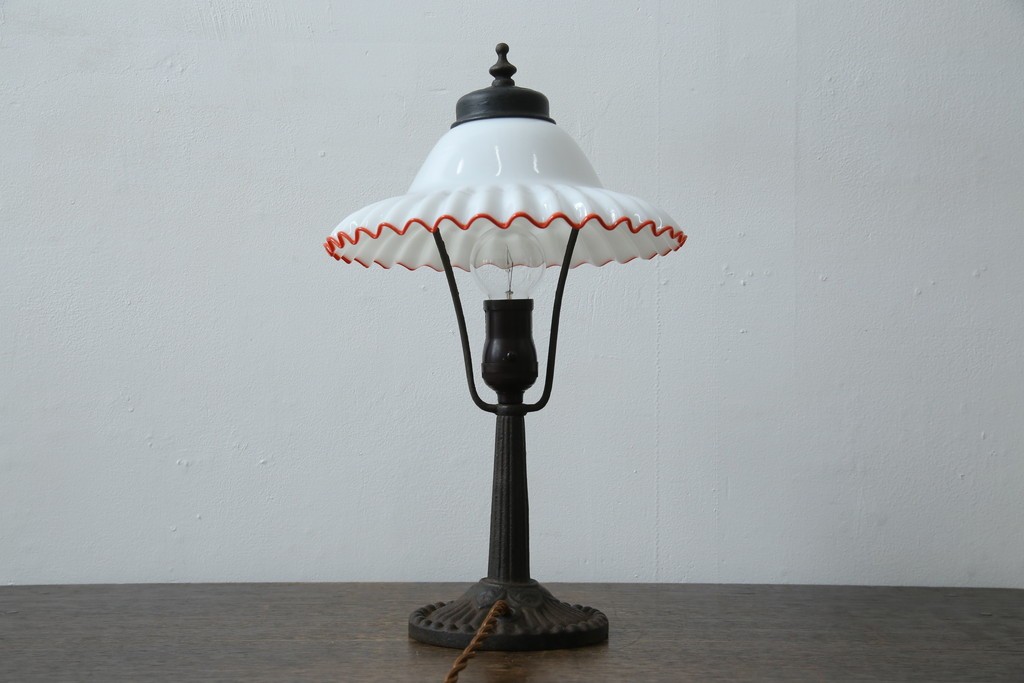 和製アンティーク　赤フリルが素敵!大正ロマンの雰囲気漂うテーブルスタンド　(R-083946)