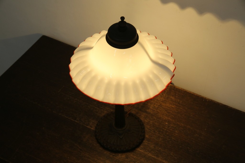 和製アンティーク　赤フリルが素敵!大正ロマンの雰囲気漂うテーブルスタンド　(R-083946)