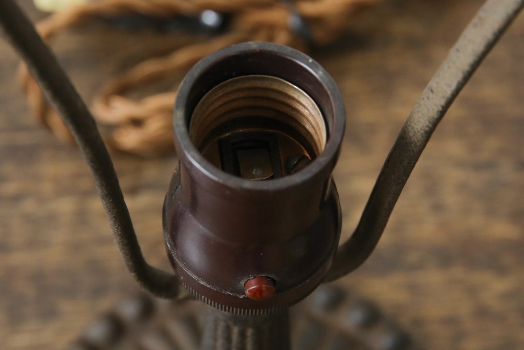 和製アンティーク　赤フリルが素敵!大正ロマンの雰囲気漂うテーブルスタンド　(R-083946)