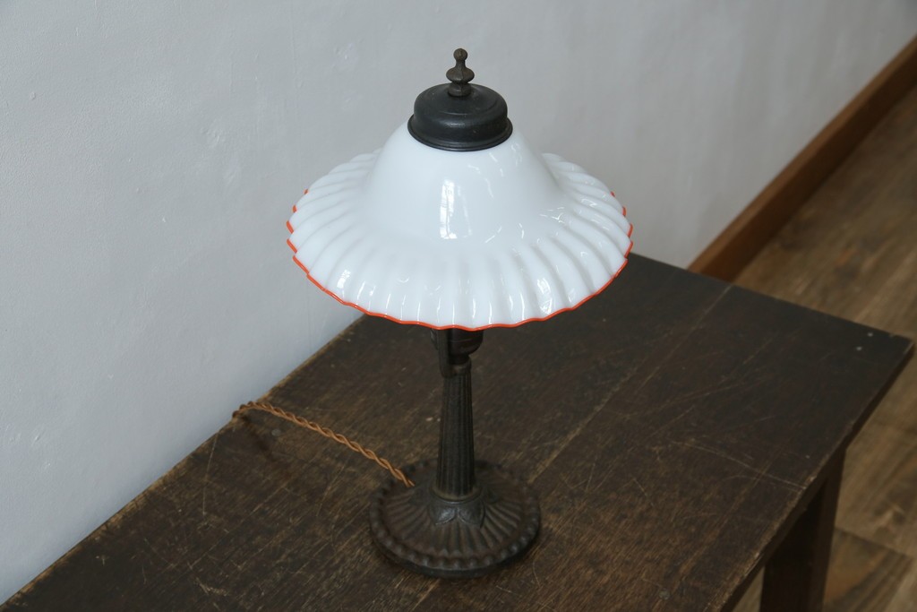 和製アンティーク　赤フリルが素敵!大正ロマンの雰囲気漂うテーブルスタンド　(R-083946)