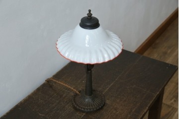 和製アンティーク　赤フリルが素敵!大正ロマンの雰囲気漂うテーブルスタンド　(R-083946)