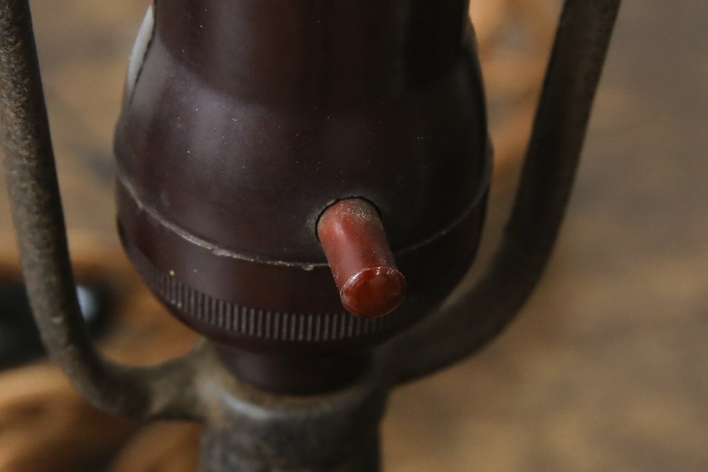 和製アンティーク　赤フリルが素敵!大正ロマンの雰囲気漂うテーブルスタンド　(R-083946)