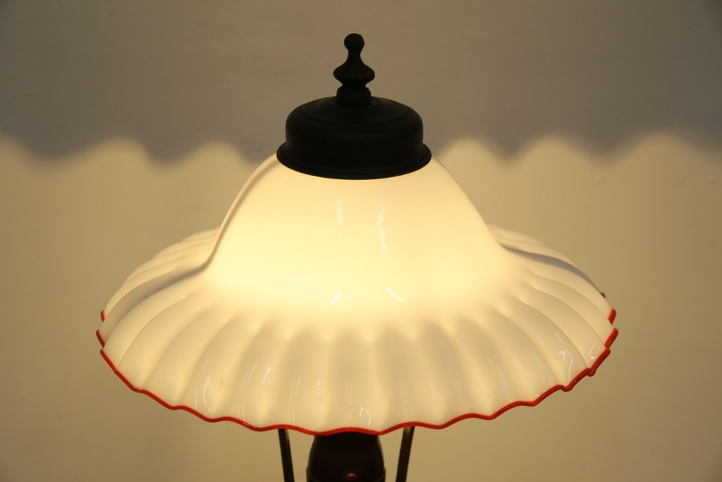 和製アンティーク　赤フリルが素敵!大正ロマンの雰囲気漂うテーブルスタンド　(R-083946)