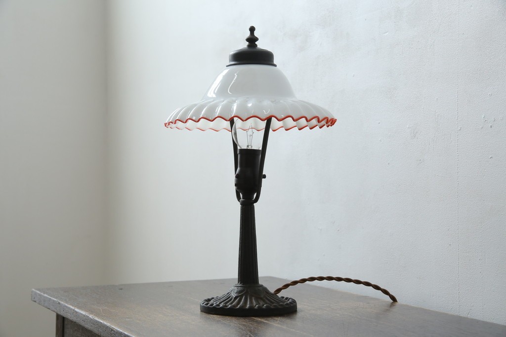 和製アンティーク　赤フリルが素敵!大正ロマンの雰囲気漂うテーブルスタンド　(R-083946)