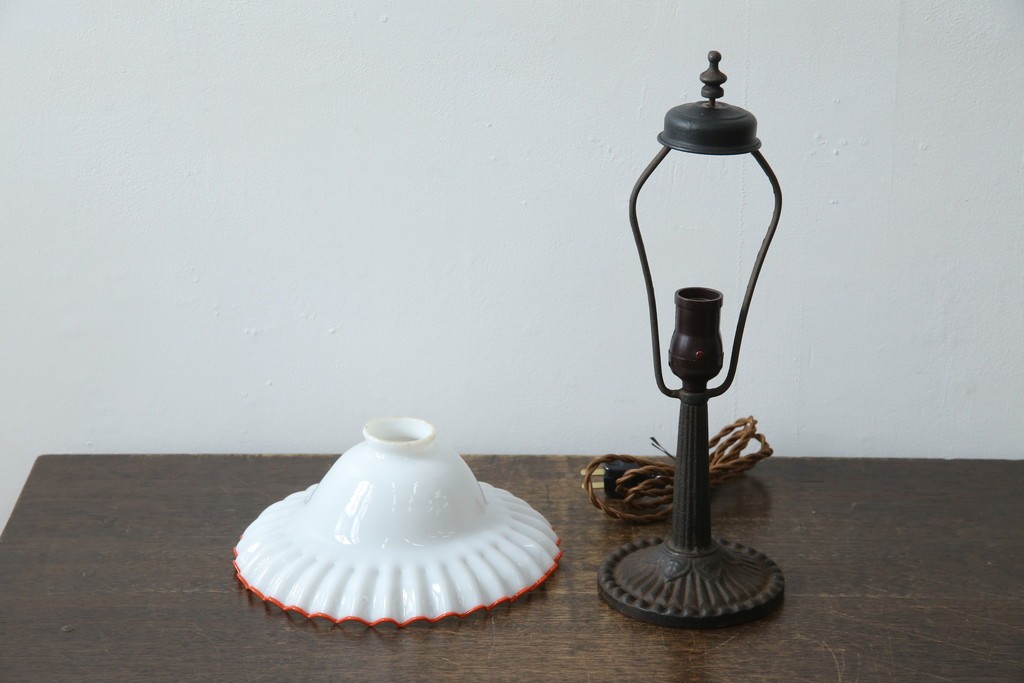 和製アンティーク　赤フリルが素敵!大正ロマンの雰囲気漂うテーブルスタンド　(R-083946)