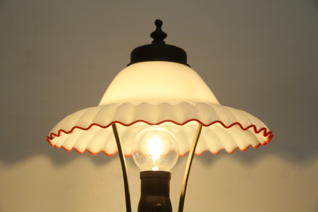 和製アンティーク　赤フリルが素敵!大正ロマンの雰囲気漂うテーブルスタンド　(R-083946)