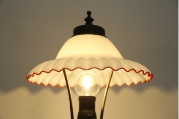 和製アンティーク　赤フリルが素敵!大正ロマンの雰囲気漂うテーブルスタンド　(R-083946)