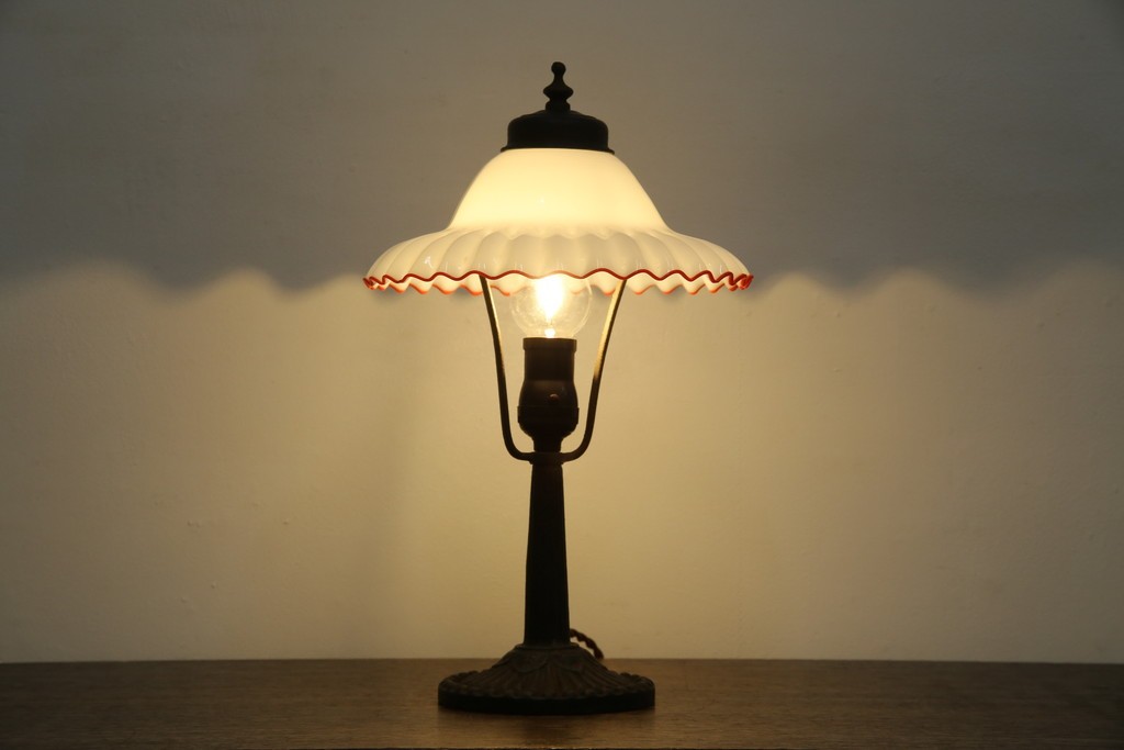 和製アンティーク　赤フリルが素敵!大正ロマンの雰囲気漂うテーブルスタンド　(R-083946)