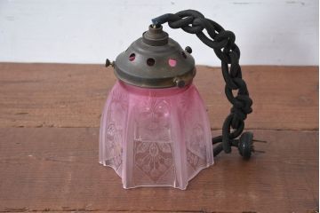 《引っ掛けシーリング式ペンダントライト加工費込み》　フランスアンティーク　花模様のエッチングと淡いピンク色が可愛らしいペンダントライト(吊り下げ照明、天井照明、シェードランプ)(R-083954)