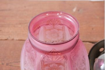 《引っ掛けシーリング式ペンダントライト加工費込み》　フランスアンティーク　花模様のエッチングと淡いピンク色が可愛らしいペンダントライト(吊り下げ照明、天井照明、シェードランプ)(R-083954)