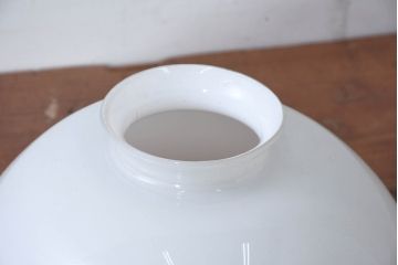 《引っ掛けシーリング式ペンダントライト加工費込み》　和製アンティーク　白×赤のアクセントがレトロで可愛らしいぺンダントライト(天井照明カバー、吊り下げ照明、シェード、電笠)(R-083959)