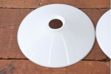 《引っ掛けシーリング式ペンダントライト加工費込み》　ヨーロッパビンテージ　乳白色のシンプルな電笠2個セット(ペンダントライト、平笠、天井照明、吊り下げ照明、シェード、ヴィンテージ)(R-083960)