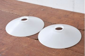 《引っ掛けシーリング式ペンダントライト加工費込み》　ヨーロッパビンテージ　乳白色のシンプルな電笠2個セット(ペンダントライト、平笠、天井照明、吊り下げ照明、シェード、ヴィンテージ)(R-083961)