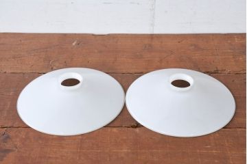 《引っ掛けシーリング式ペンダントライト加工費込み》　ヨーロッパビンテージ　乳白色のシンプルな電笠2個セット(ペンダントライト、平笠、天井照明、吊り下げ照明、シェード、ヴィンテージ)(R-083961)