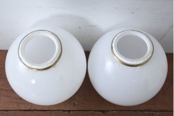 《引っ掛けシーリング式ペンダントライト加工費込み》　和製アンティーク　球体型　ゴールド縁入り　丸いフォルムが可愛らしいペンダントライト2個セット(吊り下げ照明、天井照明、シェード、電笠、照明カバー)(R-083963)