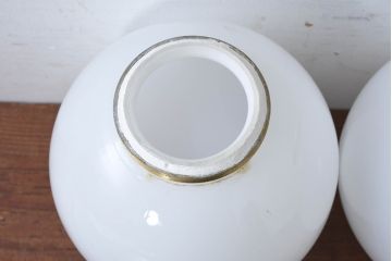 《引っ掛けシーリング式ペンダントライト加工費込み》　和製アンティーク　球体型　ゴールド縁入り　丸いフォルムが可愛らしいペンダントライト2個セット(吊り下げ照明、天井照明、シェード、電笠、照明カバー)(R-083963)