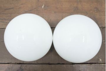 《引っ掛けシーリング式ペンダントライト加工費込み》　和製アンティーク　球体型　ゴールド縁入り　丸いフォルムが可愛らしいペンダントライト2個セット(吊り下げ照明、天井照明、シェード、電笠、照明カバー)(R-083963)