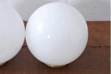 《引っ掛けシーリング式ペンダントライト加工費込み》　和製アンティーク　球体型　ゴールド縁入り　丸いフォルムが可愛らしいペンダントライト2個セット(吊り下げ照明、天井照明、シェード、電笠、照明カバー)(R-083963)