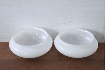 《シーリングライト加工費込み》　和製アンティーク　ふっくら丸みのあるフォルムが可愛らしい乳白色のシーリングライト2個セット(天井照明)(R-083968)