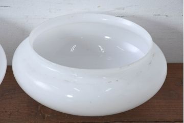 《シーリングライト加工費込み》　和製アンティーク　ふっくら丸みのあるフォルムが可愛らしい乳白色のシーリングライト2個セット(天井照明)(R-083968)