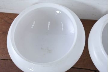 《シーリングライト加工費込み》　和製アンティーク　ふっくら丸みのあるフォルムが可愛らしい乳白色のシーリングライト2個セット(天井照明)(R-083968)