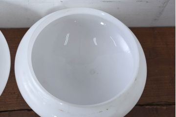 《シーリングライト加工費込み》　和製アンティーク　ふっくら丸みのあるフォルムが可愛らしい乳白色のシーリングライト2個セット(天井照明)(R-083968)