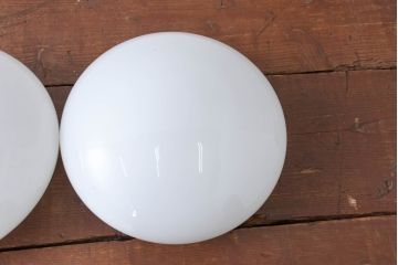 《シーリングライト加工費込み》　和製アンティーク　ふっくら丸みのあるフォルムが可愛らしい乳白色のシーリングライト2個セット(天井照明)(R-083968)