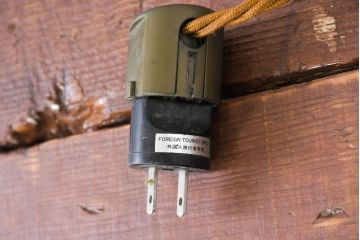 フランスアンティーク　柔らかな灯りが暮らしを包む吹きガラスシェードと真鍮(しんちゅう)ベースのテーブルスタンド(テーブルランプ、ナイトスタンド、デスクスタンド、卓上照明)(R-083971)