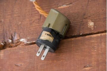 フランスアンティーク　柔らかな灯りが暮らしを包む吹きガラスシェードと真鍮(しんちゅう)ベースのテーブルスタンド(テーブルランプ、ナイトスタンド、デスクスタンド、卓上照明)(R-083971)