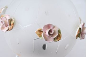 中古　イタリア　カポディモンテ　ロココ　花モチーフを散りばめた装飾が愛らしいロココ調のデスクスタンド(テーブルランプ、スタンドライト、卓上照明、テーブル照明、テーブルライト、デスクライト)(R-083973)