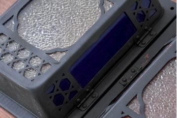 和製アンティーク　ノスタルジックな雰囲気を呼び込む色ガラス入り照明カバー2個セット(ウォールランプカバー、壁掛け照明カバー、ウォールライトカバー、照明シェード)(R-083982)