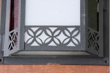 和製アンティーク　大正ロマンな雰囲気漂う色ガラス入り照明カバー(ウォールランプカバー、壁掛け照明カバー、ウォールライトカバー、照明シェード)(R-083983)