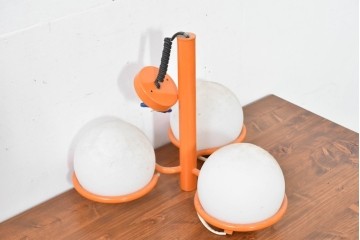 和製ヴィンテージ　アメリカンダイナーのようなミッドセンチュリー・スペースエイジデザインがおしゃれな3灯ペンダントライト　(R-083989)