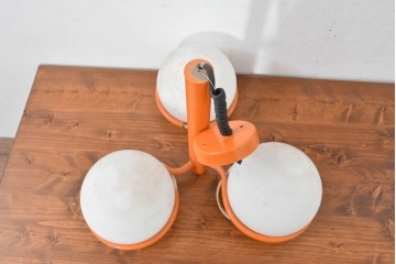 和製ヴィンテージ　アメリカンダイナーのようなミッドセンチュリー・スペースエイジデザインがおしゃれな3灯ペンダントライト　(R-083989)