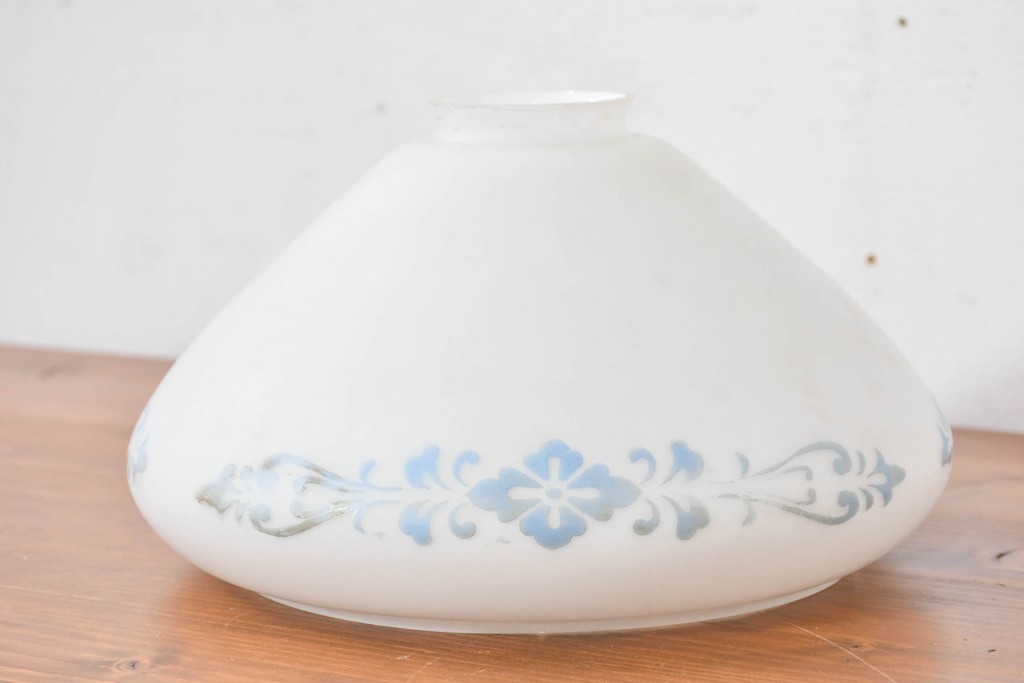 《引っ掛けシーリング式ペンダントライト加工費込み》　ヨーロッパヴィンテージ　柔らかな青花模様が愛らしいペンダントライト　(R-083994)