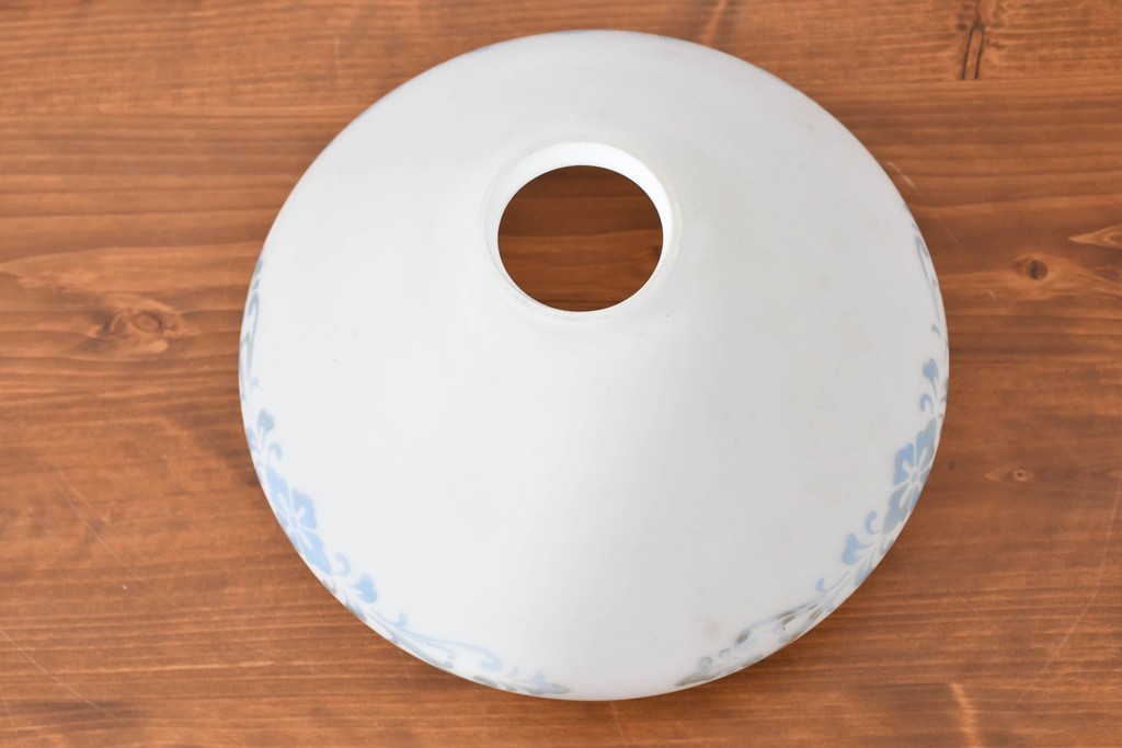 《引っ掛けシーリング式ペンダントライト加工費込み》　ヨーロッパヴィンテージ　柔らかな青花模様が愛らしいペンダントライト　(R-083994)