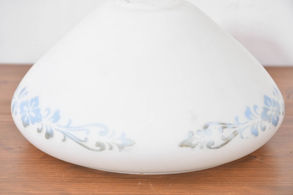 《引っ掛けシーリング式ペンダントライト加工費込み》　ヨーロッパヴィンテージ　柔らかな青花模様が愛らしいペンダントライト　(R-083994)