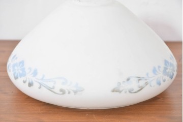 《引っ掛けシーリング式ペンダントライト加工費込み》　ヨーロッパヴィンテージ　柔らかな青花模様が愛らしいペンダントライト　(R-083994)