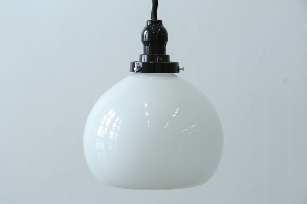 和製アンティーク　丸みを帯びたシンプルなガラスシェードのペンダントライト　(R-084001)