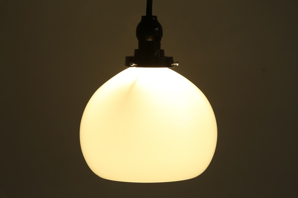 和製アンティーク　丸みを帯びたシンプルなガラスシェードのペンダントライト　(R-084001)