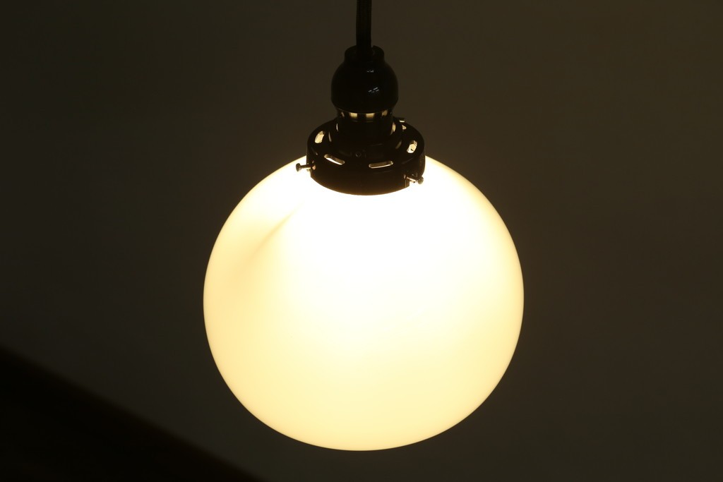 和製アンティーク　丸みを帯びたシンプルなガラスシェードのペンダントライト　(R-084001)