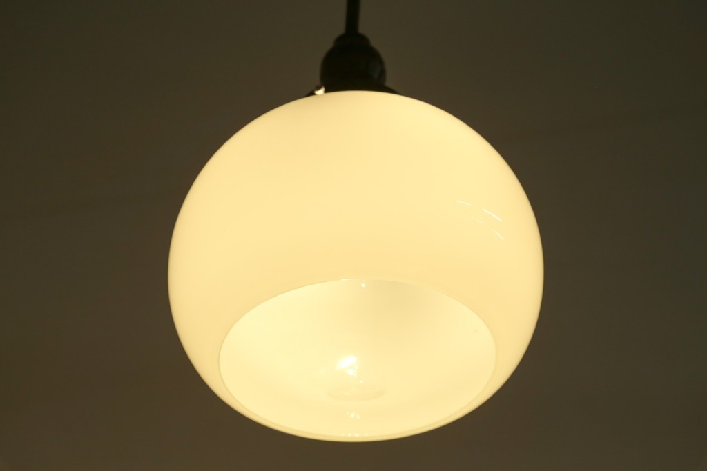 和製アンティーク　丸みを帯びたシンプルなガラスシェードのペンダントライト　(R-084001)