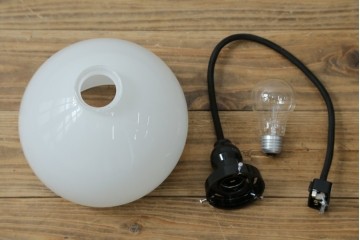 和製アンティーク　丸みを帯びたシンプルなガラスシェードのペンダントライト　(R-084001)