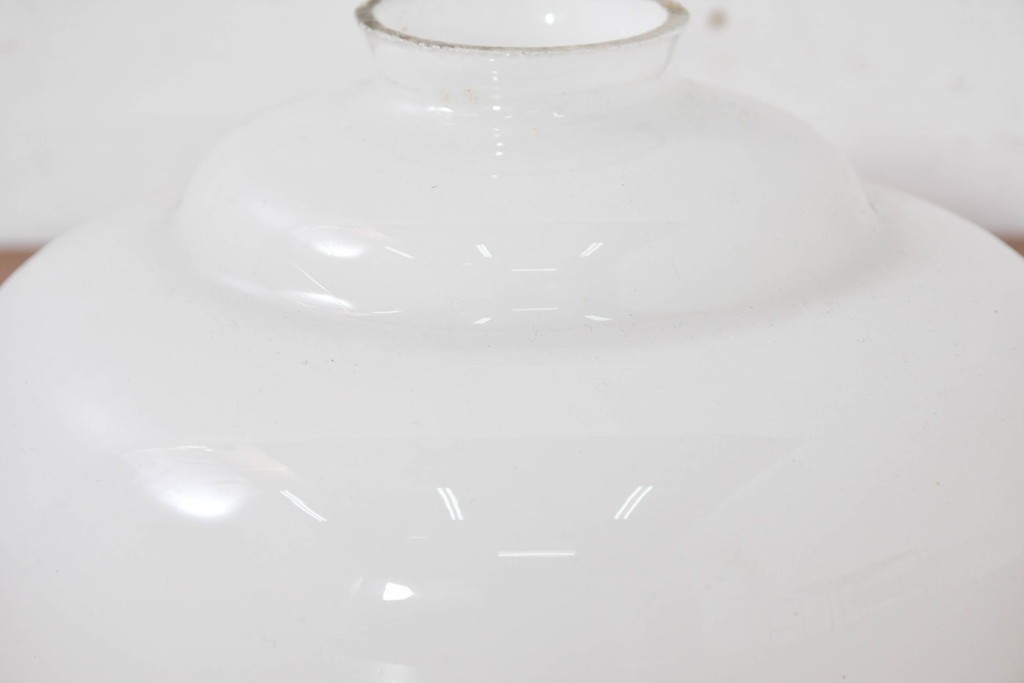 《引っ掛けシーリング式ペンダントライト加工費込み》　和製アンティーク　レトロな雰囲気あふれる乳白色ガラスのペンダントライト　(R-084007)